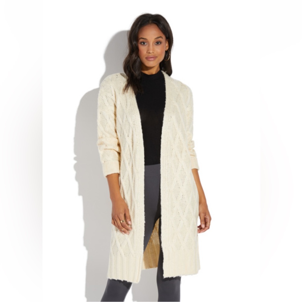 NWT CHUNKY SWEATER CARDIGAN